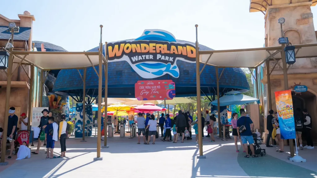 Đặt vé Wonderland water park cvn